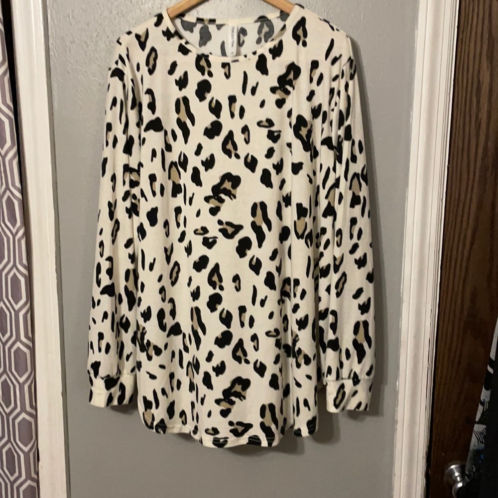 Tickled Teal oversized tunic, leopard print